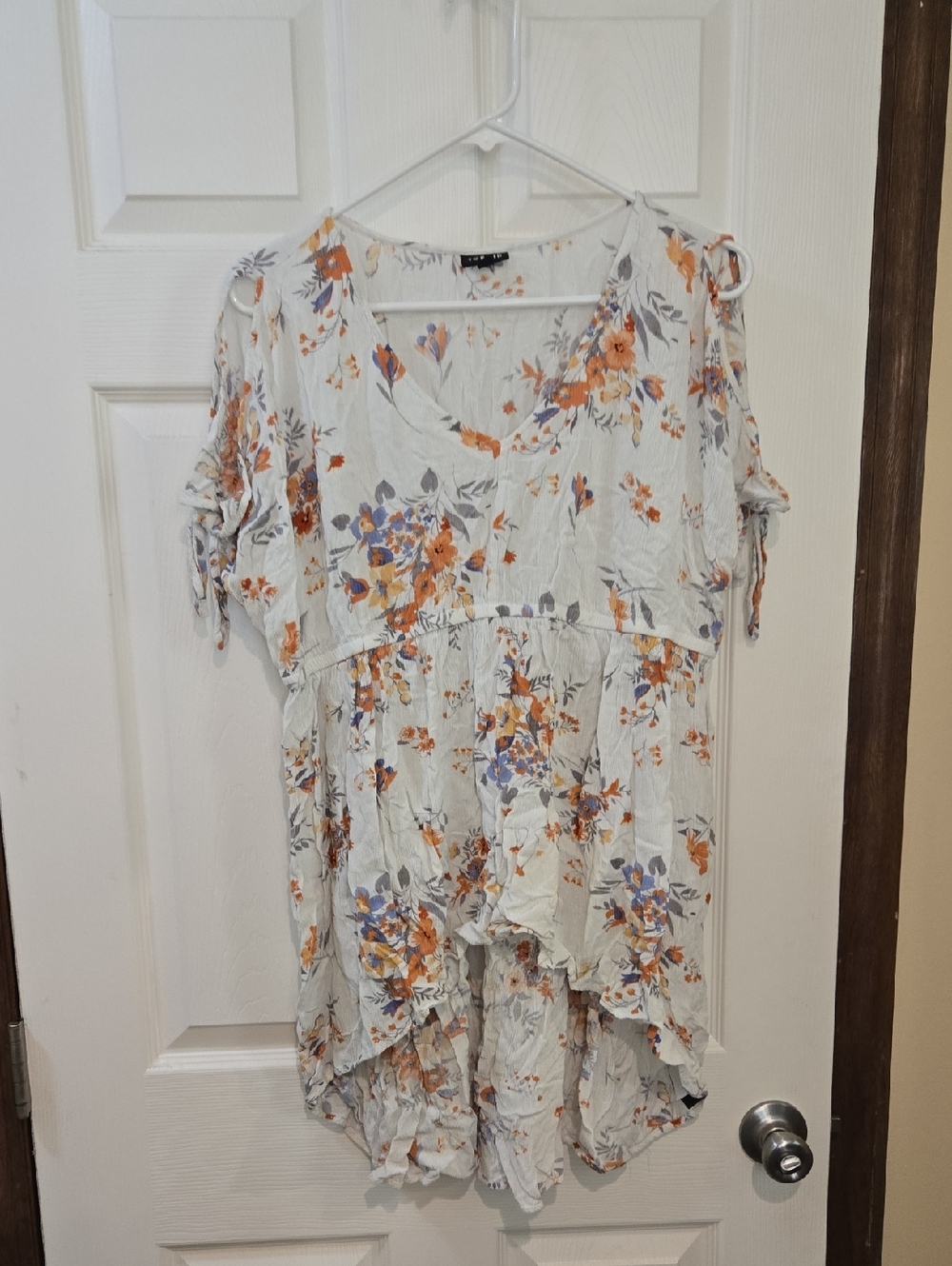 Torrid 1 V-Neck Short Sleeve Top - White with Orange & Purple Flowers